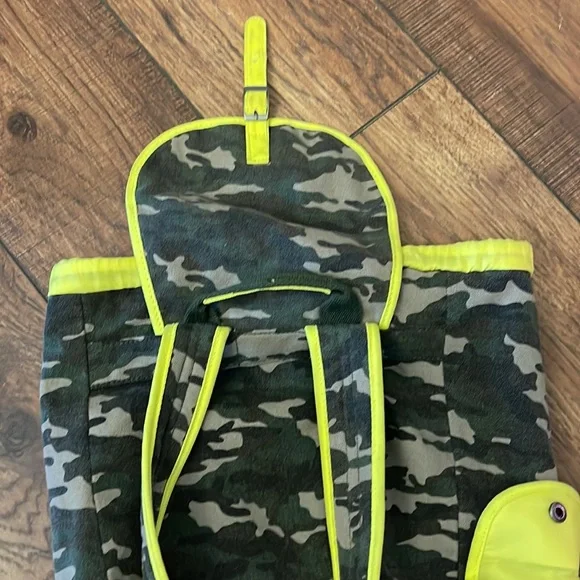 Backpack - Picture 5 of 7